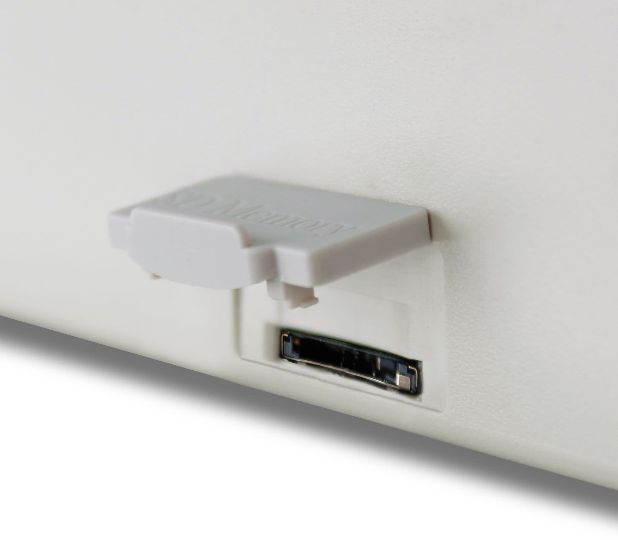 P225_SD_Memory_Port.jpg